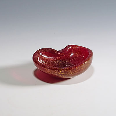 Murano Art Glass Bowl in Red with Gold, Seguso ca. 1960s.